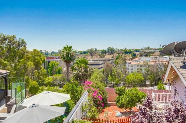 Building Photo - Cute 1 BEDROOM, 1 Bath Apartment in Del Cerro