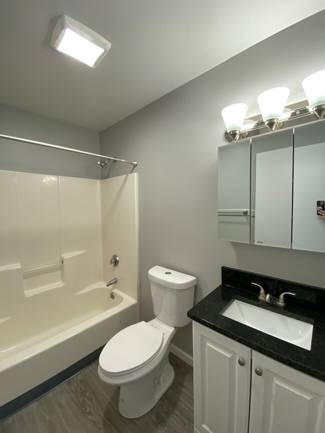 BATHROOM - Marshfield Apartments