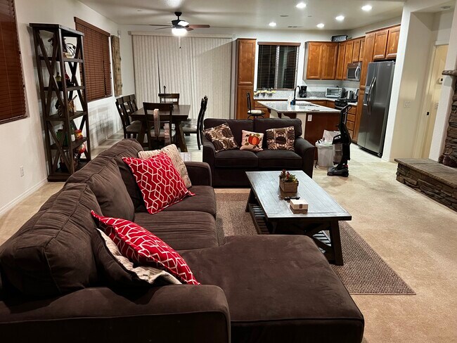 Building Photo - 308 Maple Ridge Dr