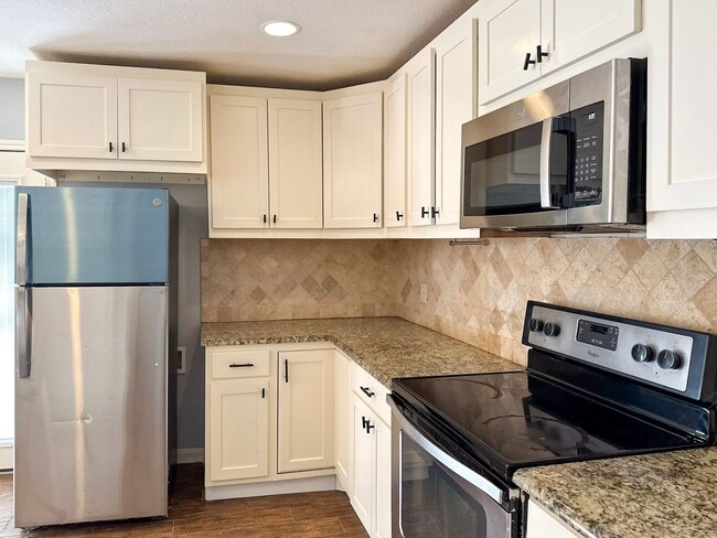 Building Photo - Lake Front 4 Bedroom / 2 Bath