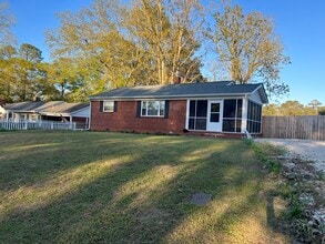 Building Photo - 2008 Robin Rd