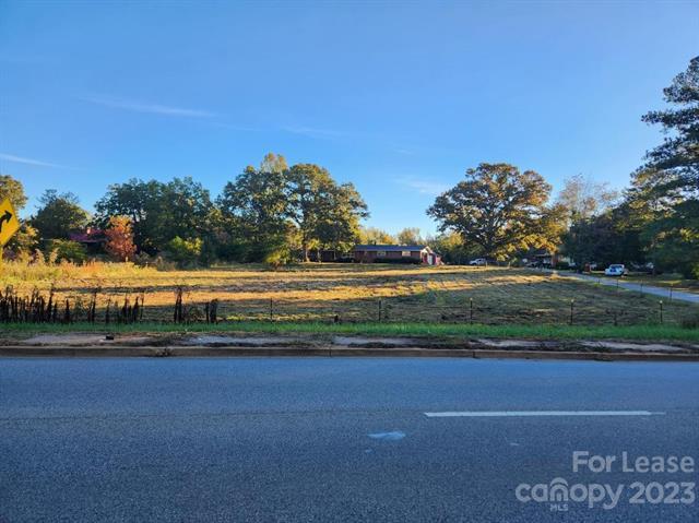 Foto del edificio - 2632 Charlotte Hwy