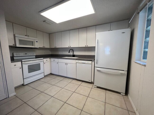 Foto del edificio - 2 br, 2 bath House - 1051 Forrest Nelson B...