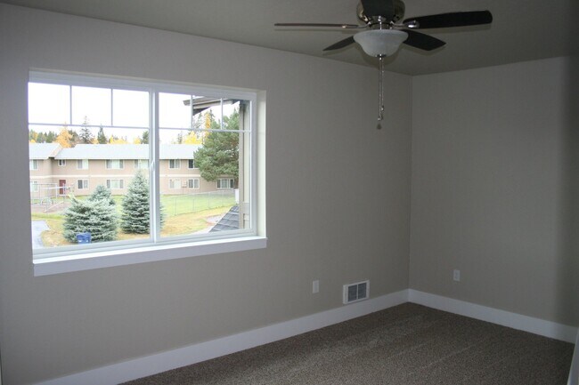 Foto del edificio - 729 Waverly Pl