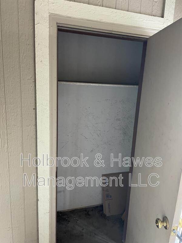 Building Photo - 1209 W Plum St