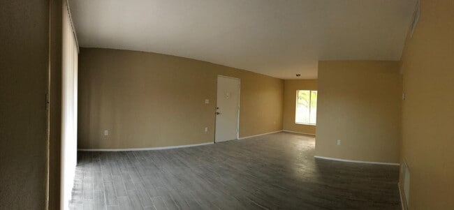 Building Photo - FAST APPROVAL !!!