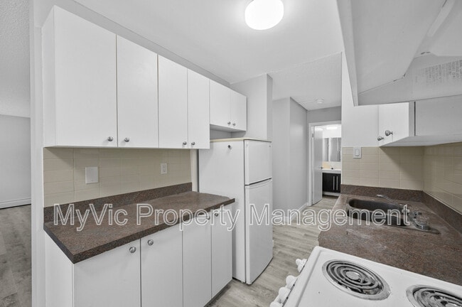 Building Photo - 9740-9782 82 Ave NW