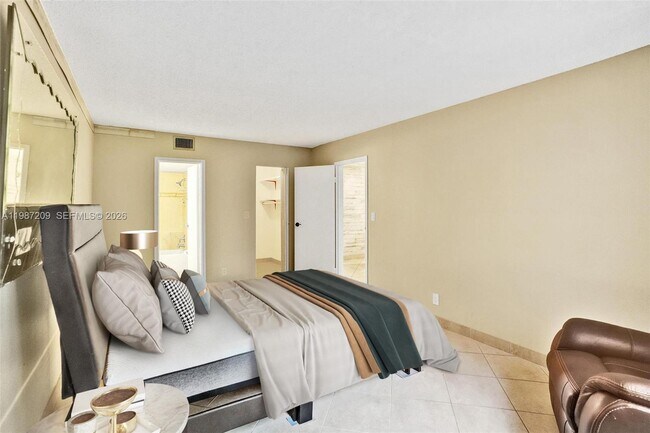 Foto del edificio - 8301 Sands Point Blvd