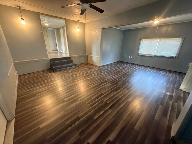 Foto del edificio - 16584 Lakeway Cir