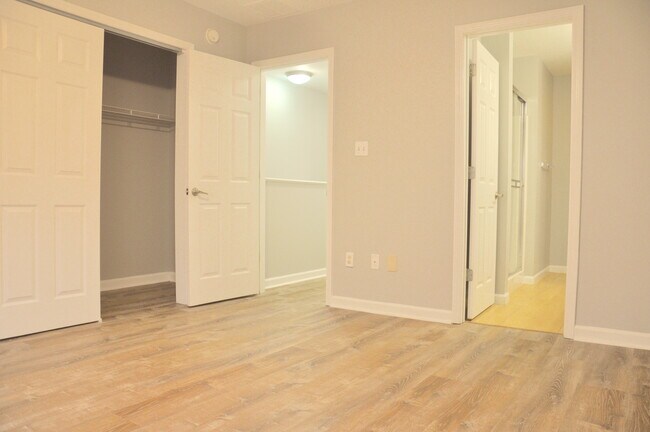 Building Photo - 4938 Siesta Oak Loop