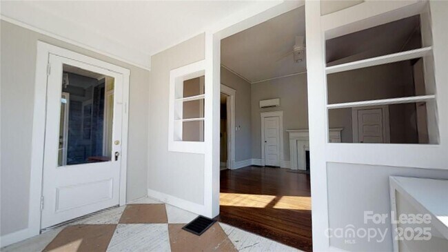 Foto del edificio - 428 Hawthorne Ln