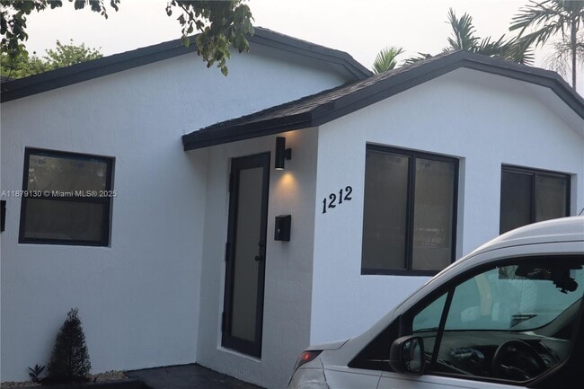 Building Photo - 1212 N 22nd Ave
