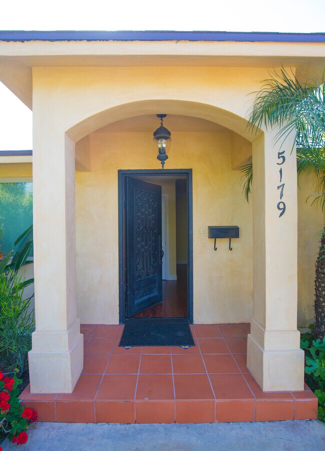 Foto del edificio - 5179 Lindley Ave