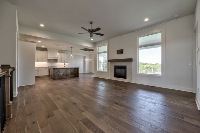 Living room - 8302 Pickering St