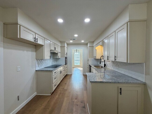 Foto del edificio - 3401 Oakridge Ln