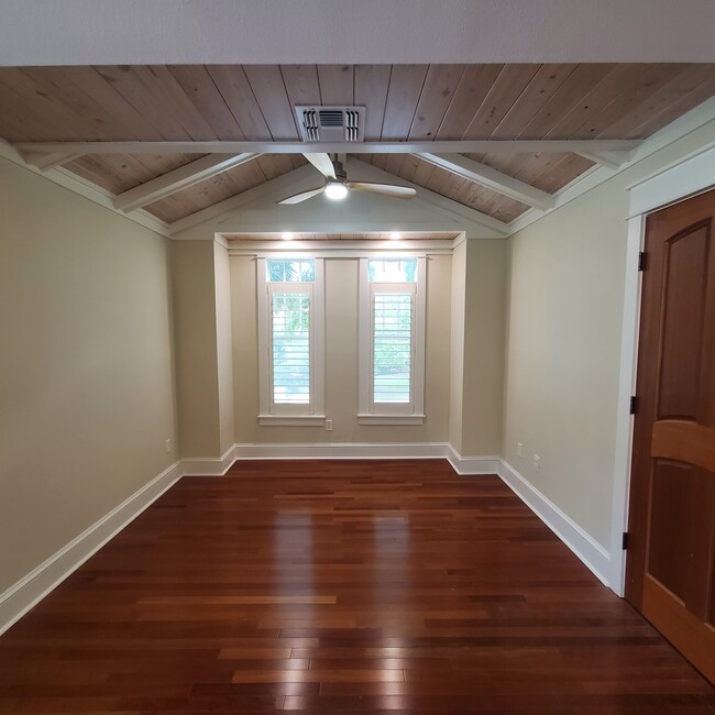 Foto del edificio - 1124 Azalea Ln