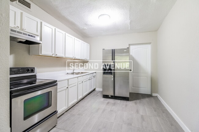 Foto del edificio - 2646 Lantana Ave