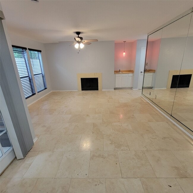 Building Photo - 8020 Braesmain Dr
