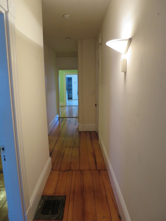 Building Photo - 26 Linden St
