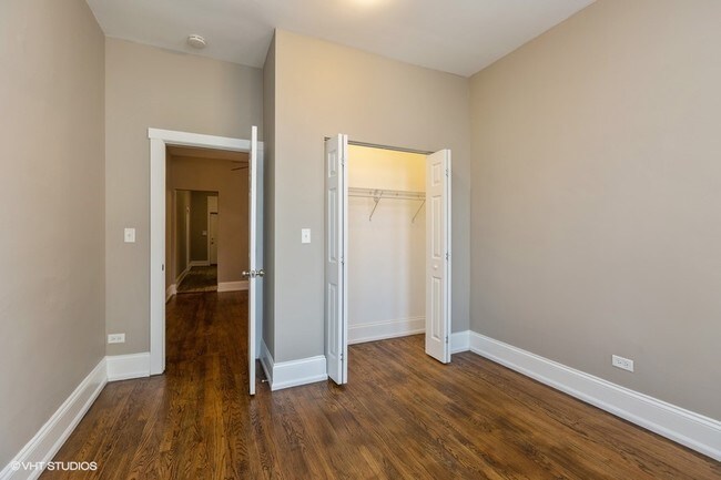 Amplia habitación - 909 N Leavitt