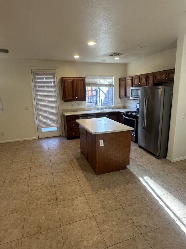 Building Photo - 3639 Water Song Dr