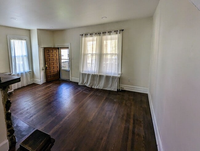 Foto del edificio - Large 4 Bedroom in Oakmont - Available May...