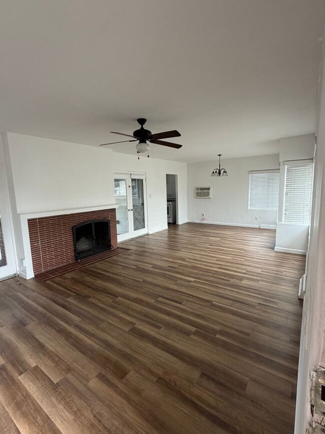 Building Photo - Charming 2/1 in La Mesa