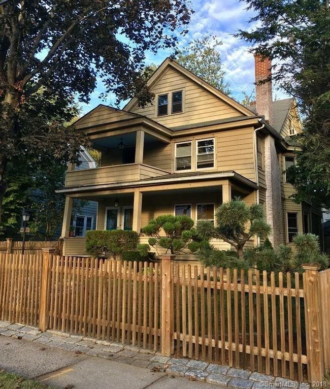 Foto del edificio - 100 Lancaster Rd