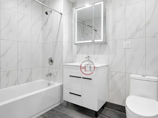 Foto del edificio - 4578 Manhattan College Pkwy