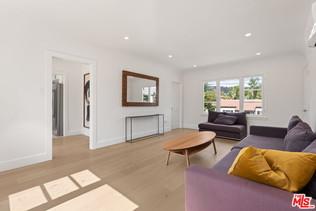 Foto principal - 8210 Clinton St