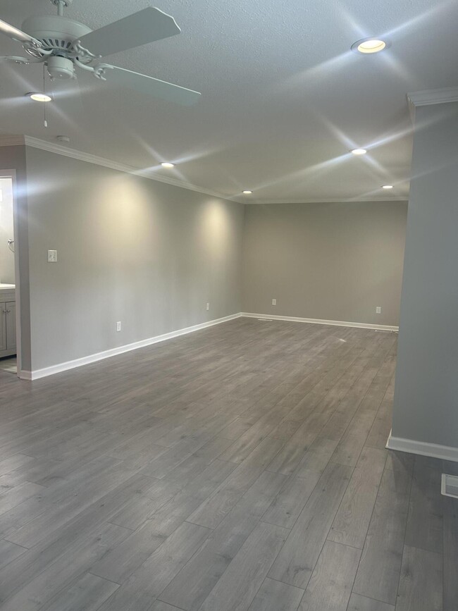 Foto del edificio - 711 Cool Brook Dr