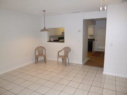 Building Photo - 106 S Primrose Dr