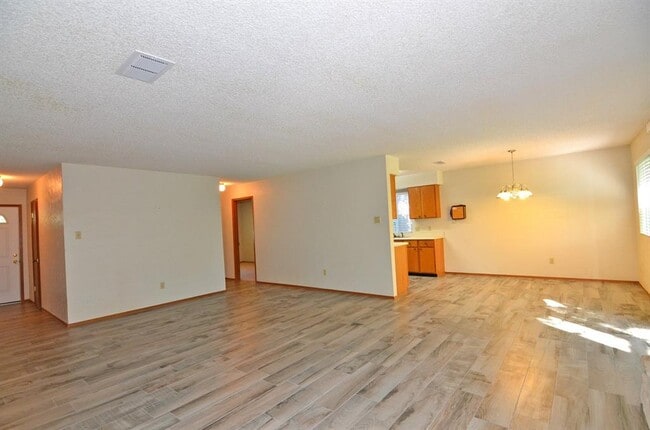 Building Photo - 6303 Earlyway Dr