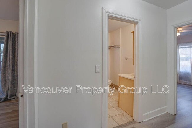 Building Photo - 1714 E 33rd St