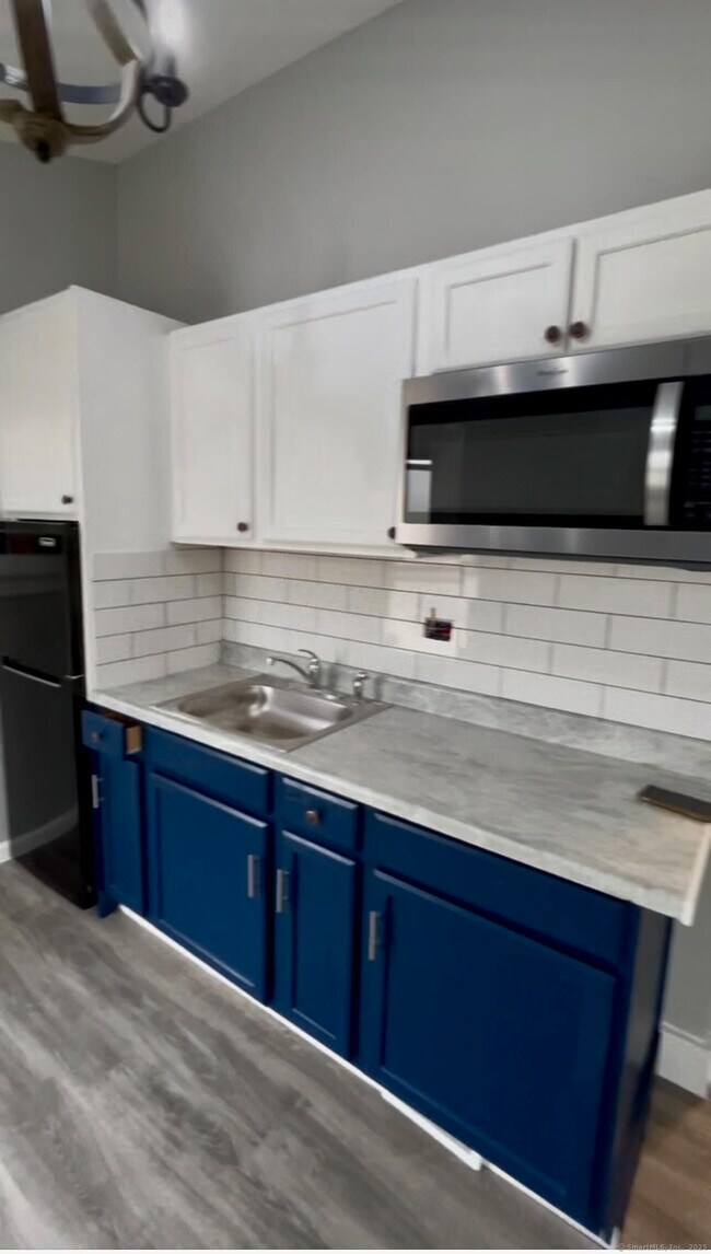 Foto del edificio - 275 Wakelee Ave