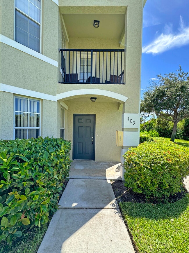 Building Photo - 128 SW Peacock Blvd