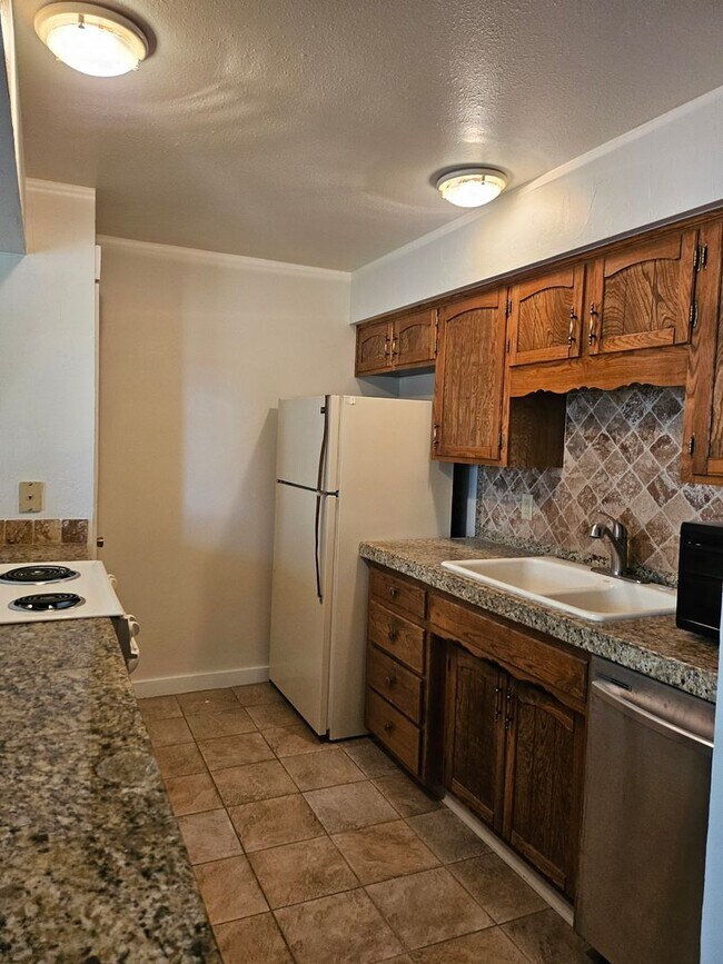 Building Photo - Lake Cliffe Condo - 1 Bedroom/1 Bath Across from Lake Dillon w/Clubhouse, Indoor Pool, 2 Hot Tubs