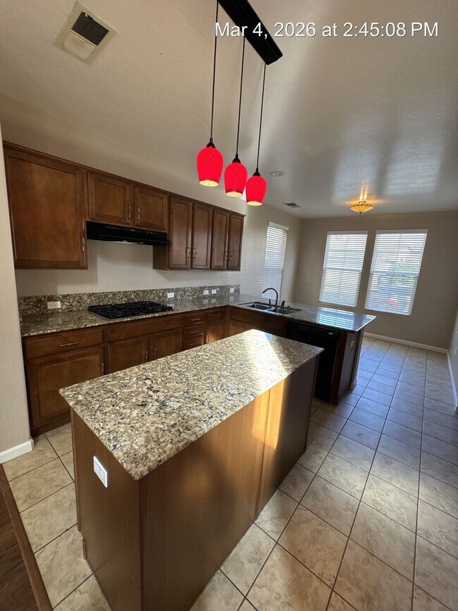 Foto del edificio - Gorgeous NW Visalia home located in Avalon gated community!  Available Now !!