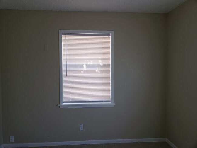 Building Photo - College Park Apartment