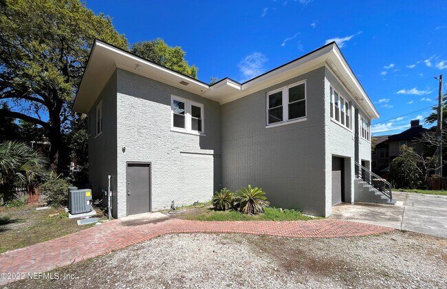 Building Photo - 1733 MEMORIAL PARK Ter