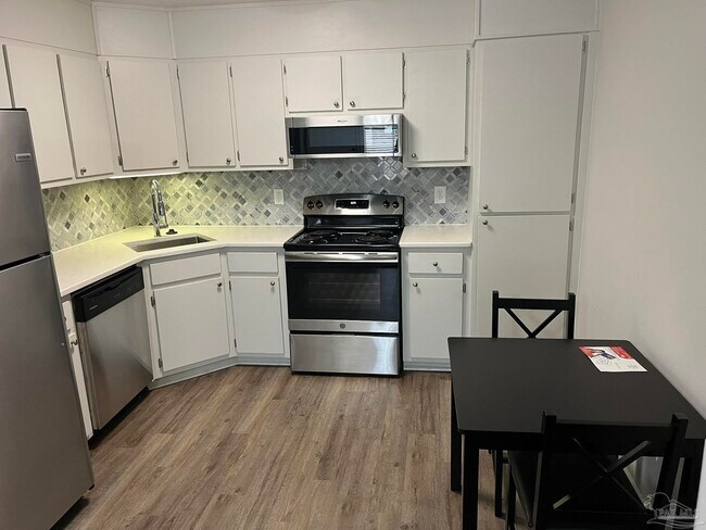 Foto del edificio - 1271 Redwood Ln