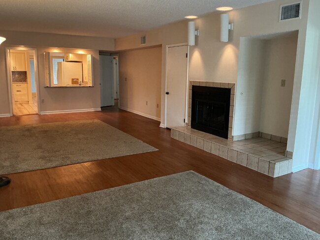 Foto del edificio - Lakeview Condo Coming Soon | Directly Across from Lake Hollingsworth