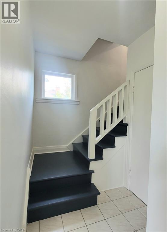 Building Photo - 121 Blucher St