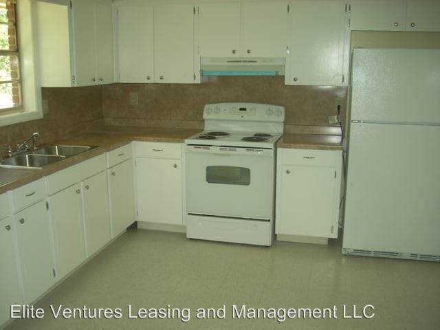 Building Photo - 2327 Burnside Dr
