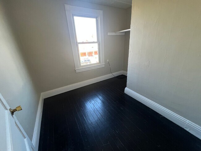 Building Photo - 1406 Campbell Ave SW