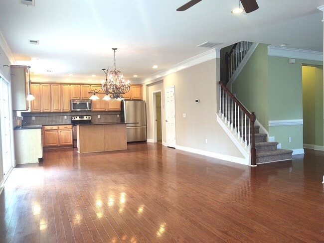 Building Photo - Beautiful Home located in the Hamilton Lak...