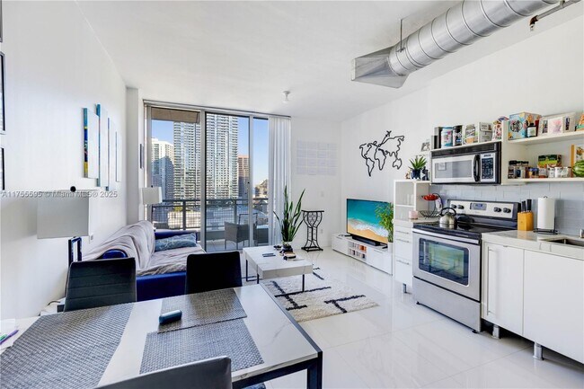 Foto del edificio - 690 SW 1st Ct