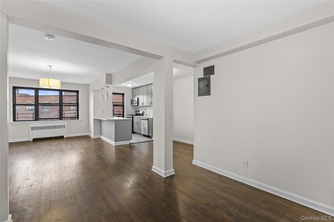 Building Photo - 33 William St