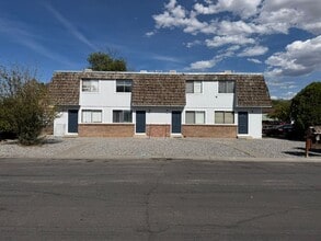 Building Photo - 460 Topaz Dr