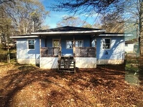 Building Photo - 210 Elm St